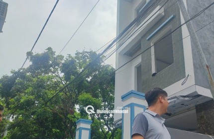 Bán nhà 3 tầng 1 tum, sân riêng gần BX Yên Nghĩa – Hà Đông